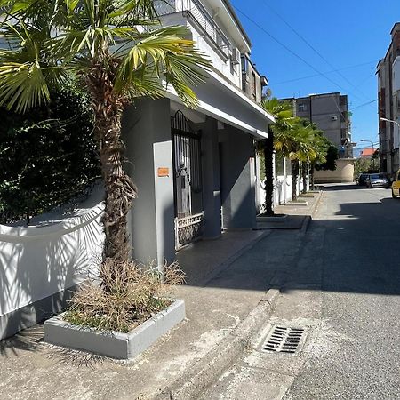Las Palmas Guesthouse Shkoder Exterior photo