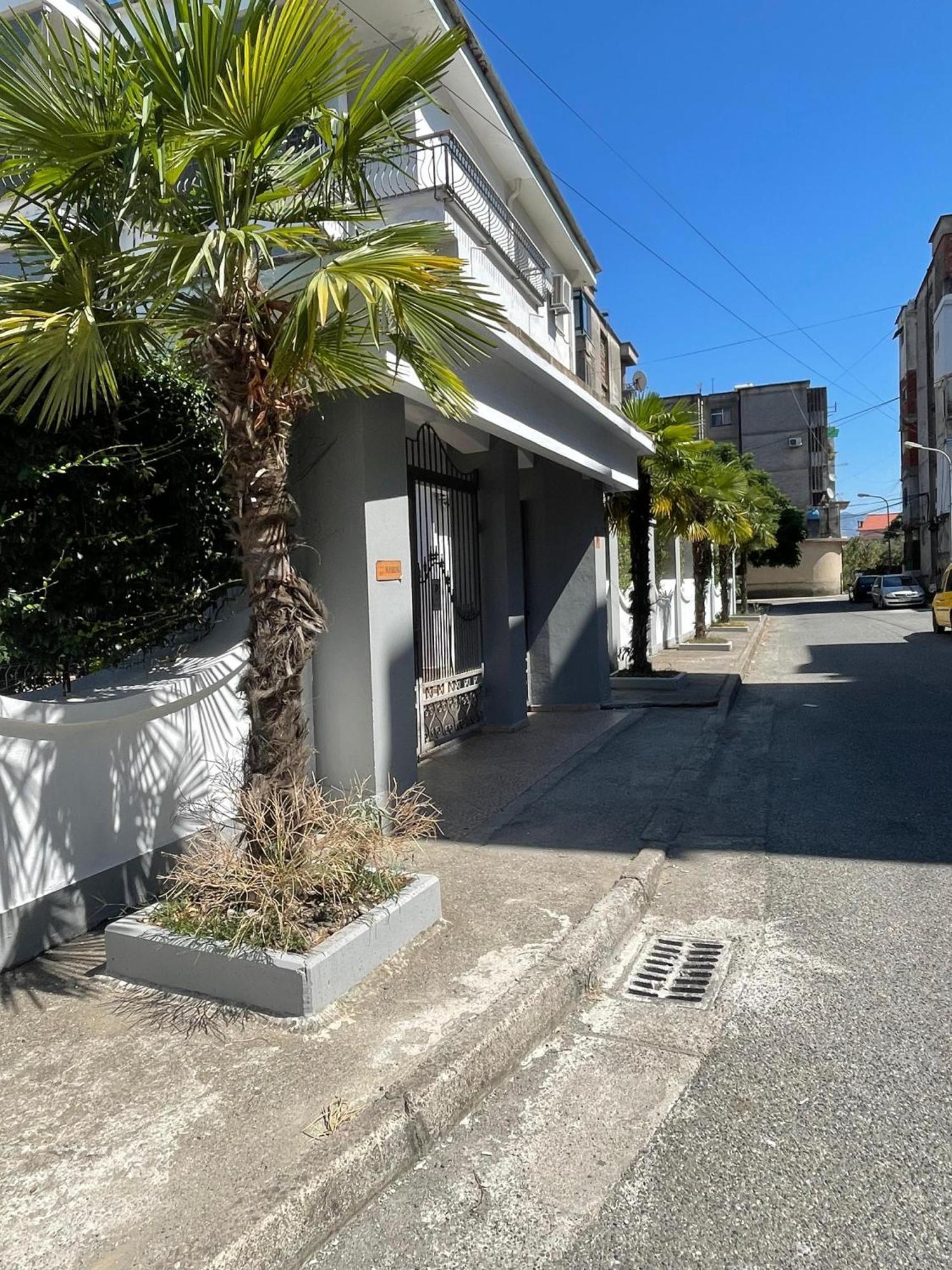 Las Palmas Guesthouse Shkoder Exterior photo