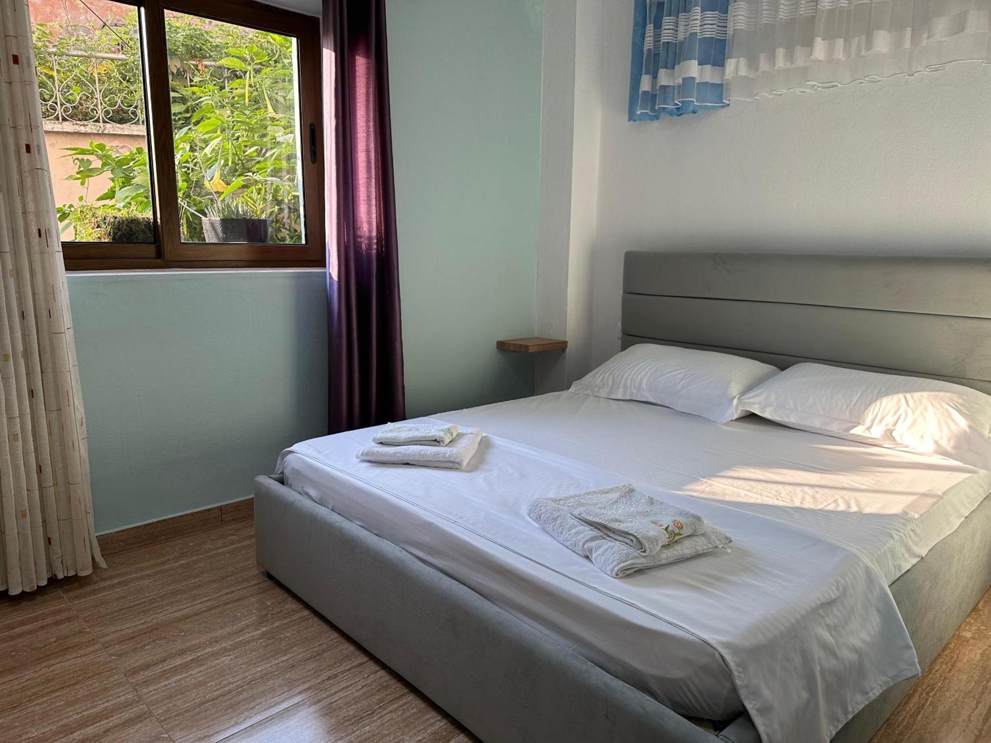 Las Palmas Guesthouse Shkoder Exterior photo