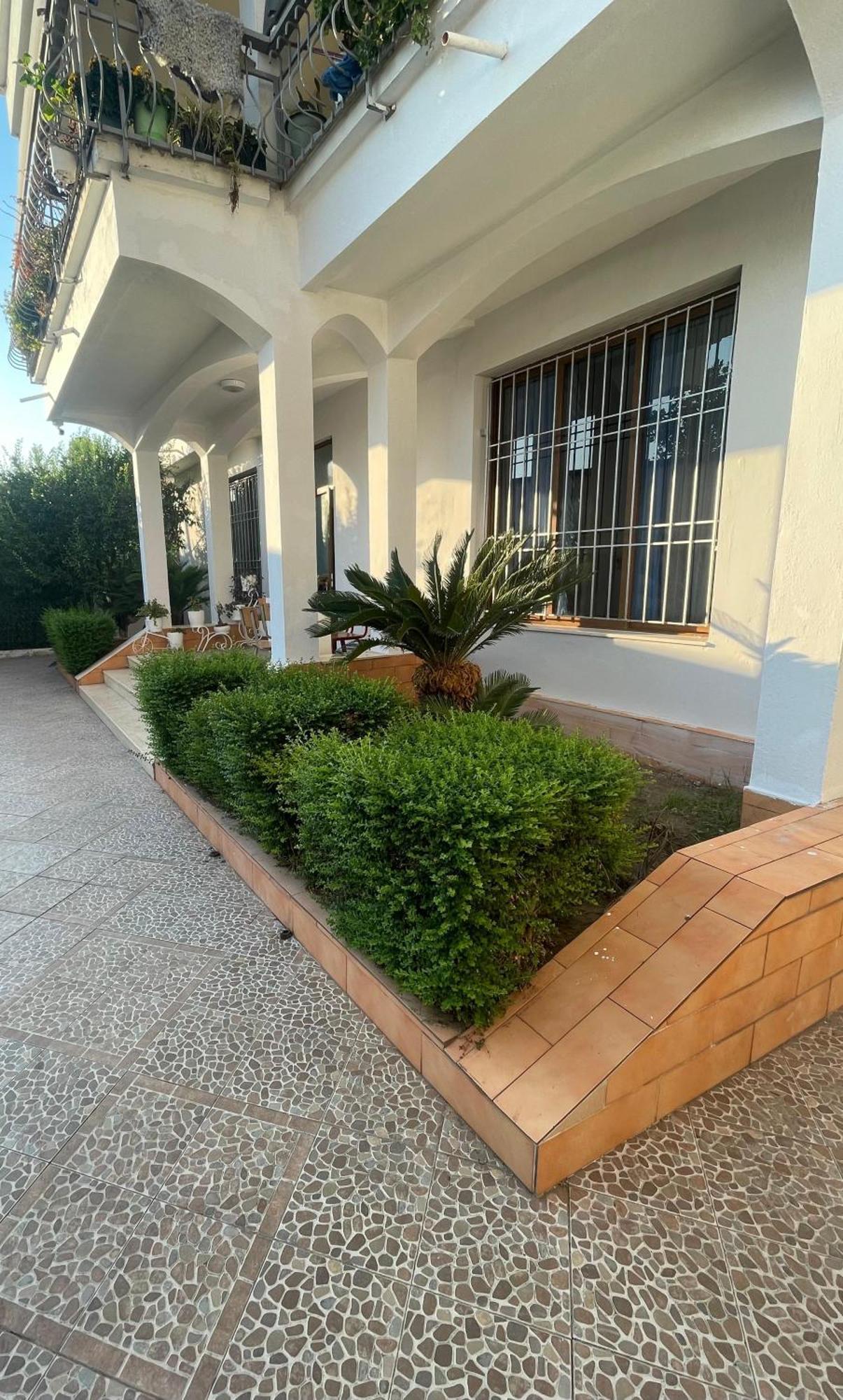 Las Palmas Guesthouse Shkoder Exterior photo