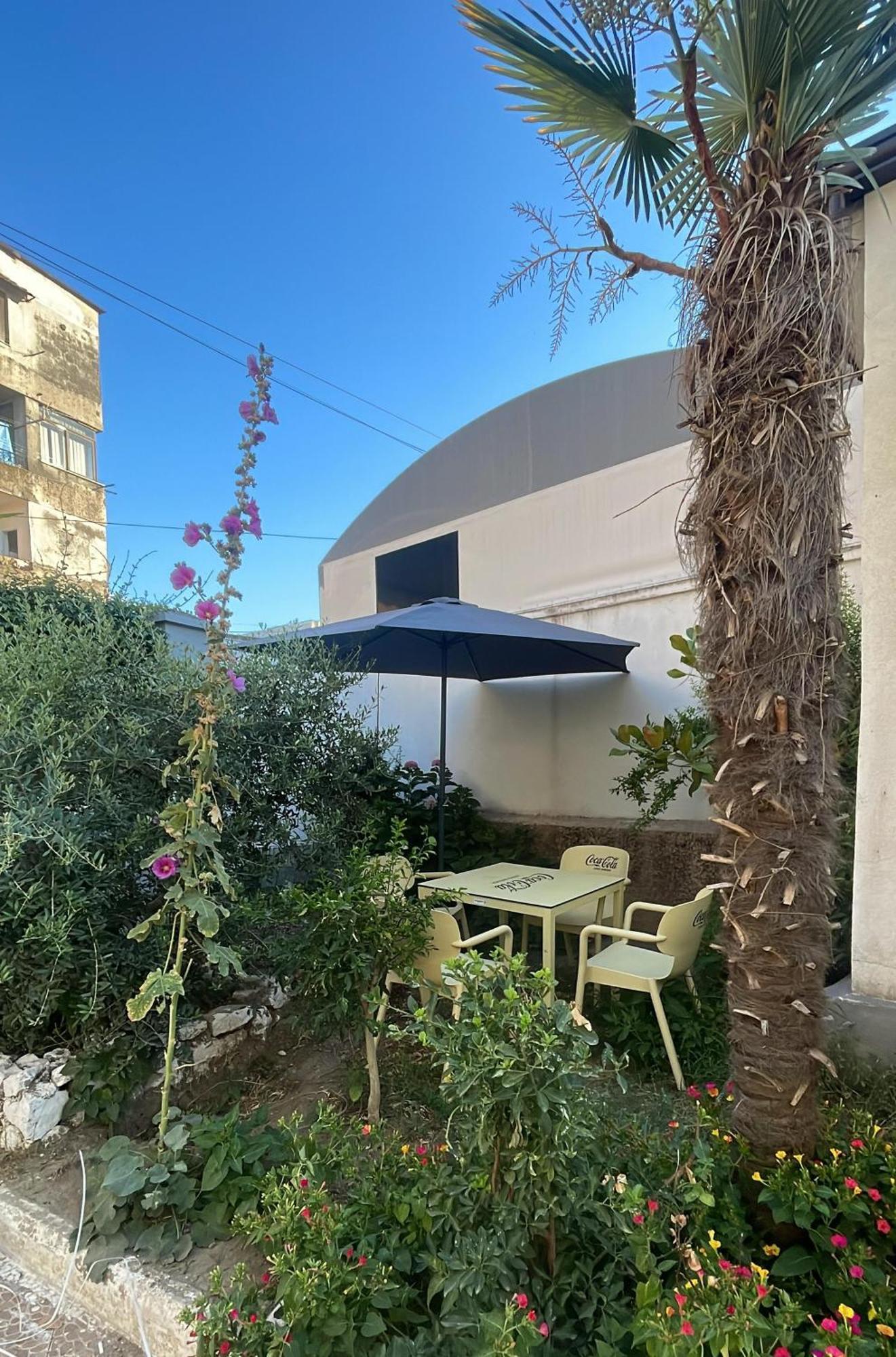 Las Palmas Guesthouse Shkoder Exterior photo